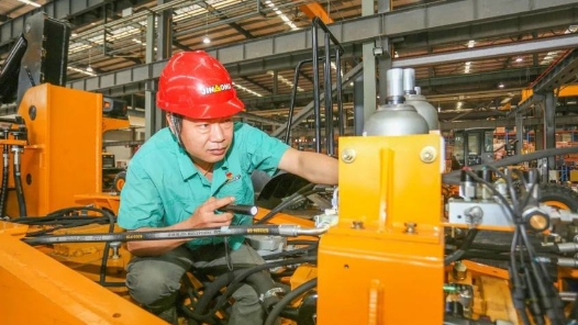  Chengde has set up a team of grassroots "industry reform" instructors (experts) "light cavalry" to promote the implementation of the "industry reform" policy at the end