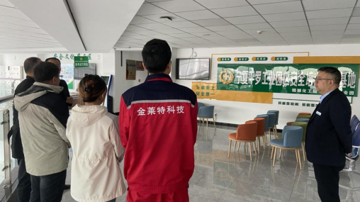  The Federation of Trade Unions of Dawukou District, Shizuishan City, Ningxia organized a visit to the pilot unit of industrial reform