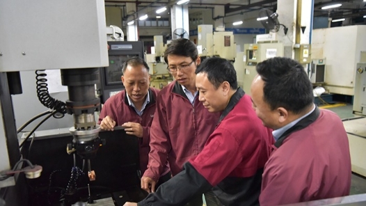  Xiamen industrial workers walk on the "fast track of growth"