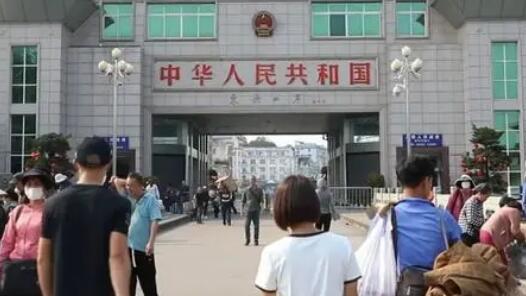 “五一”期间，广西东兴口岸迎来出入境客流高峰