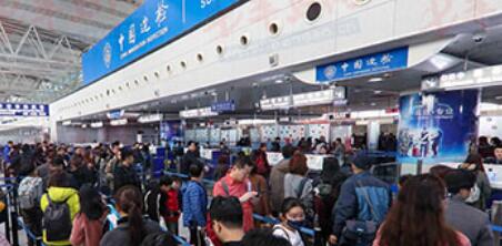 日均出入境人员达5.6万人次 机场出入境迎客流高峰
